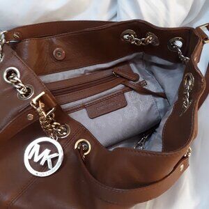 MICHAEL KORS HOBO CAMEL LEATHER BAG $35 VERY GOOD CONDITION